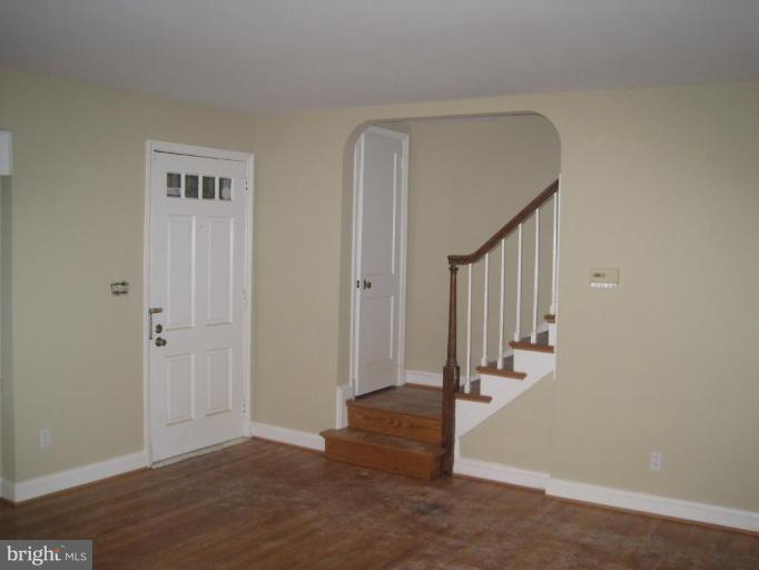 1219 Ramblewood Road Baltimore, MD 21239 - Photo 2 of 20 Living Room