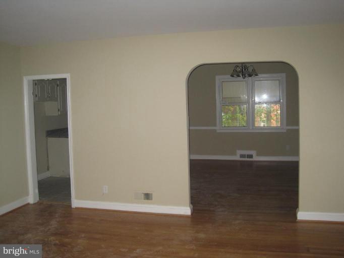 1219 Ramblewood Road Baltimore, MD 21239 - Photo 4 of 20 Living Room/Dining Room