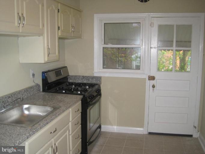 1219 Ramblewood Road Baltimore, MD 21239 - Photo 6 of 20 Kitchen
