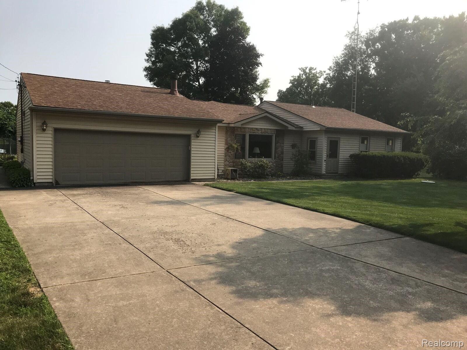 3344 East Pierson Road Flint, MI 48506 - Photo 3 of 33 _u4PyTRR.jpeg