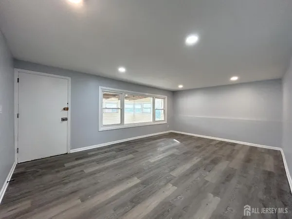 $3,850 | 36 Arden Street, Somerset, NJ 08873