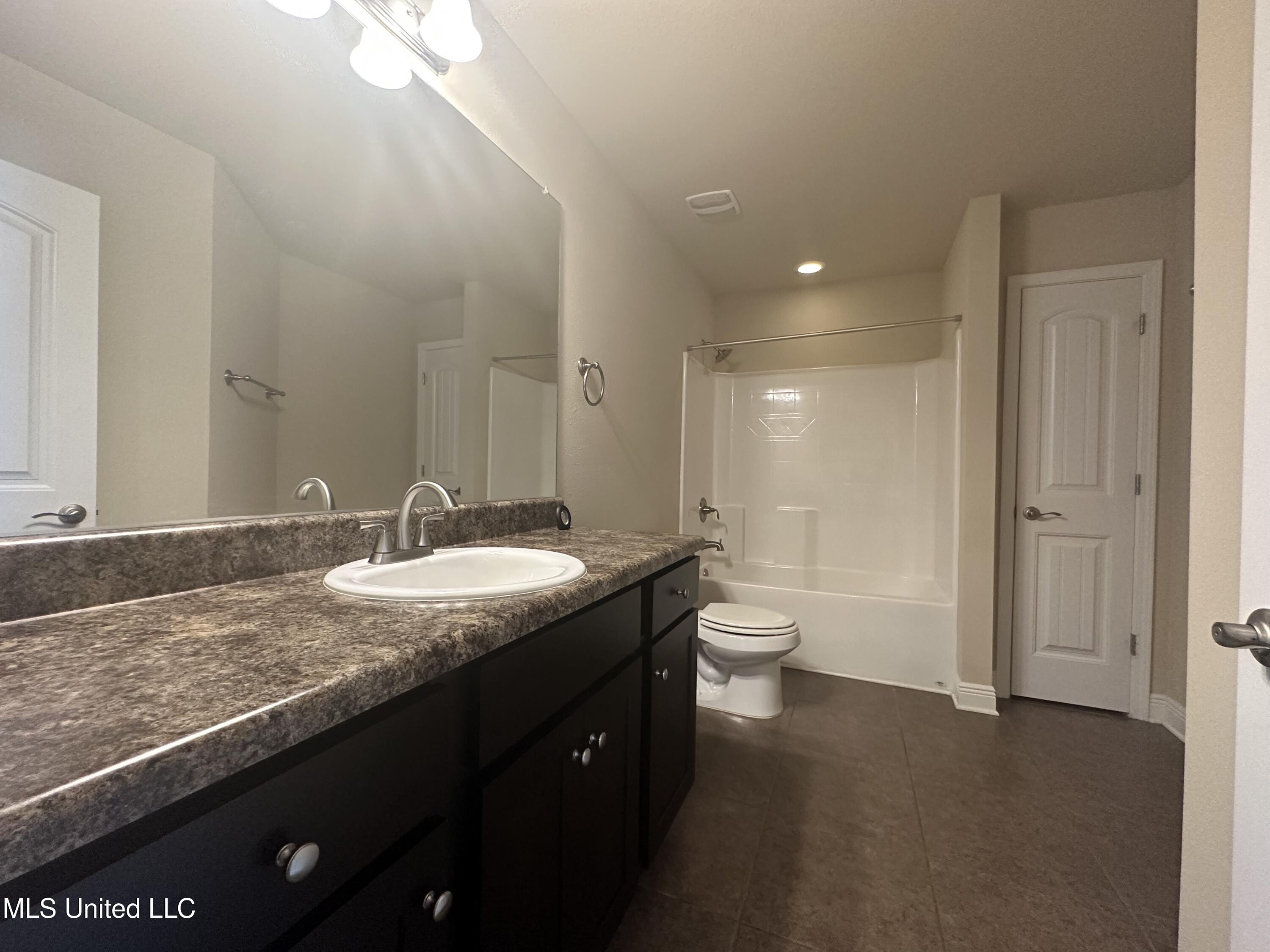 6837 Biddix Evans Road Ocean Springs, MS 39564 - Photo 20 of 30 Guest bath