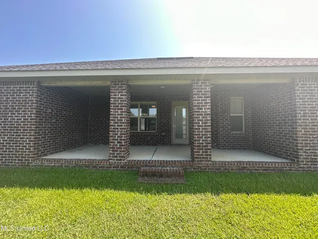 $2,350 | 6837 Biddix Evans Road, Ocean Springs, MS 39564