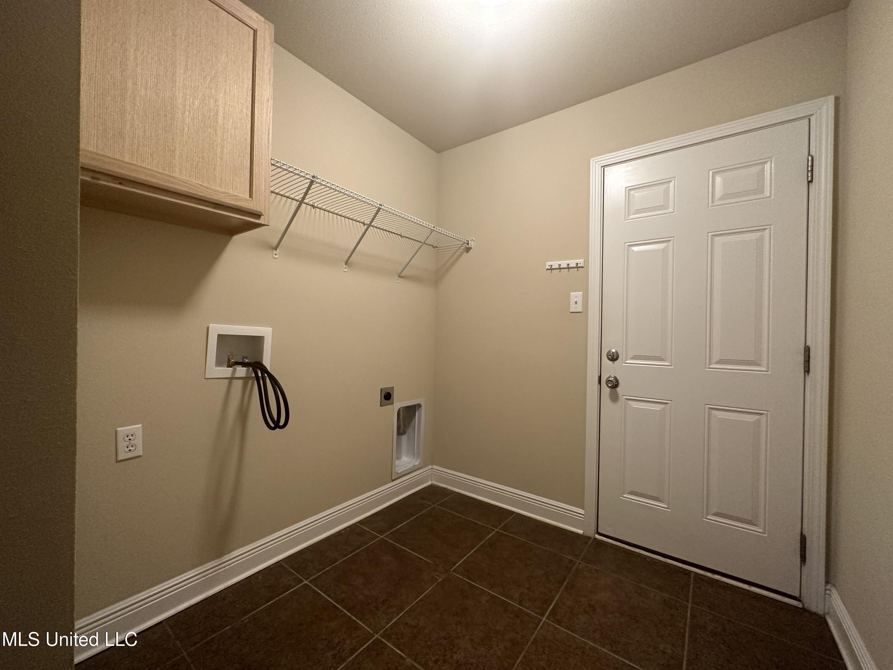 6837 Biddix Evans Road Ocean Springs, MS 39564 - Photo 8 of 30 Laundry room
