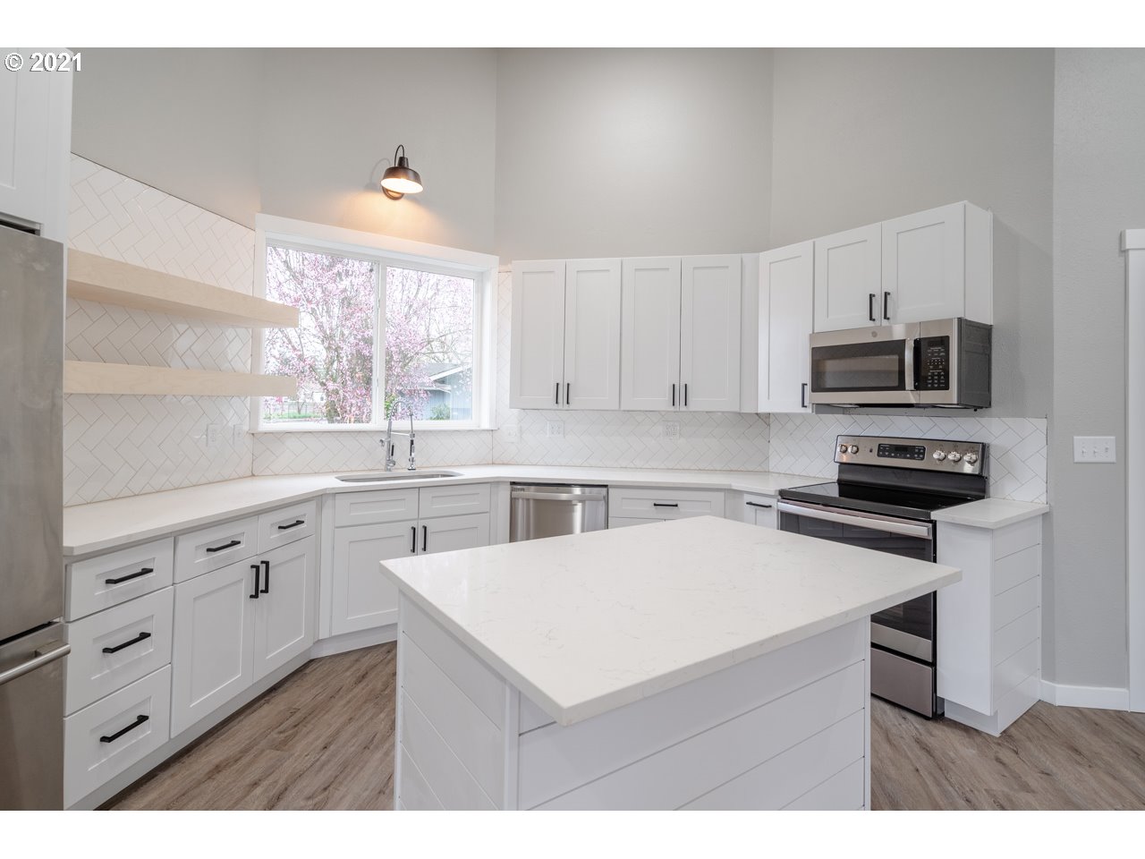 790 South 42nd Street Springfield, OR 97478 - Photo 5 of 32 Gallery Image 5