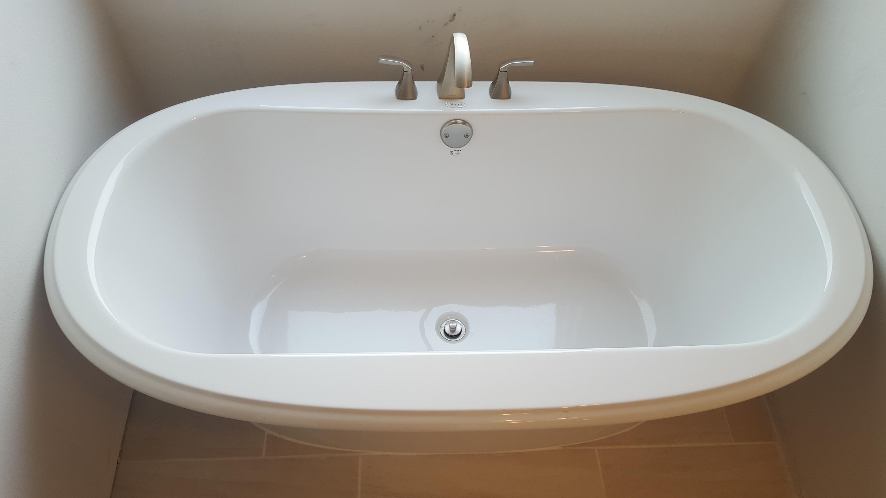 1477 Driftwood Point Road Santa Rosa Beach, FL 32459 - Photo 8 of 15 a bath tub sitting in a bathroom