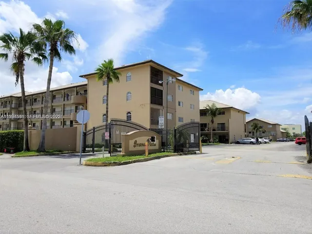 $260,000 | 8851 Northwest 119th Street, Unit 11131, Hialeah Gardens, FL 33018