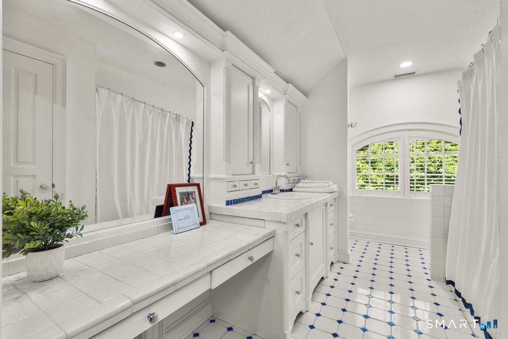 347 Nod Hill Road Wilton, CT 06897 - Photo 24 of 39 Gallery Image 24