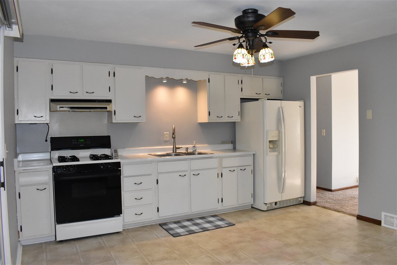 8115 Mildred Road Machesney Park, IL 61115 - Photo 8 of 32 Gallery Image 8