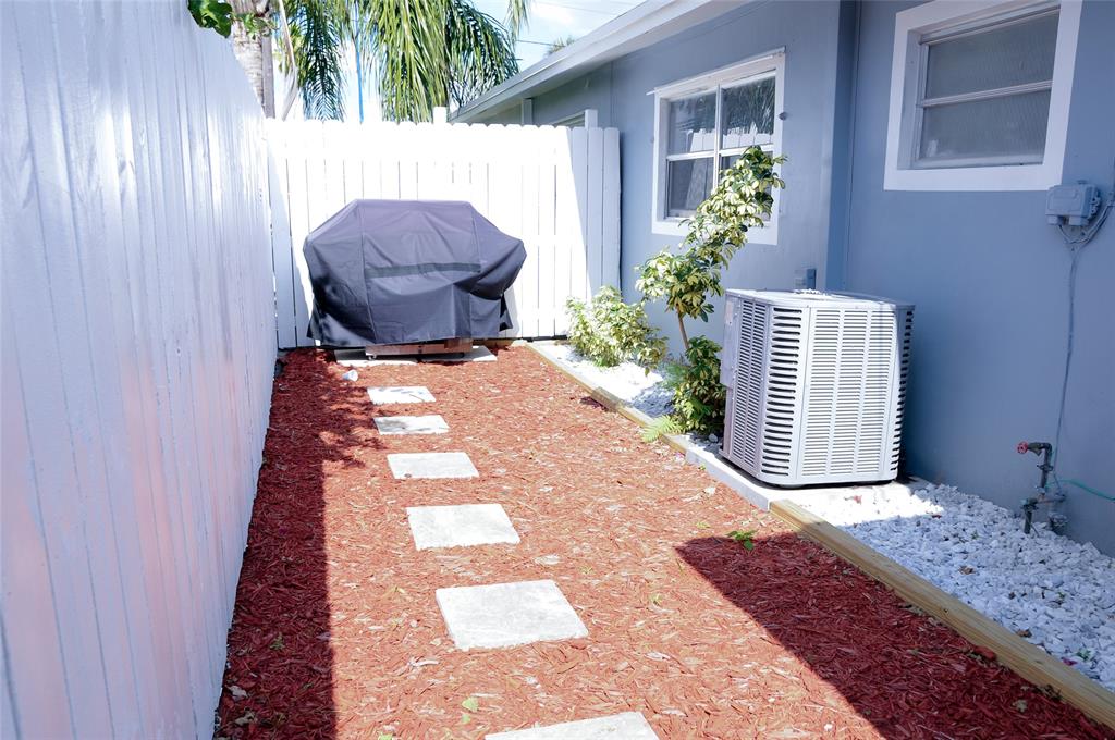 29 Northeast 3rd Street Dania Beach, FL 33004 - Photo 30 of 31