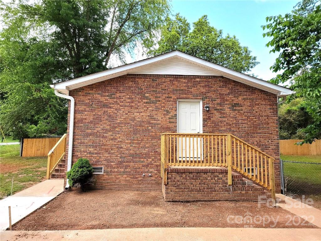 1529 Edgewood Road Bessemer City, NC 28016 - Photo 2 of 13 Gallery Image 2