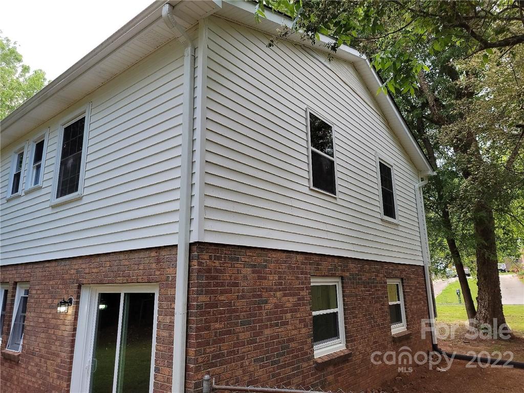 1529 Edgewood Road Bessemer City, NC 28016 - Photo 4 of 13 Gallery Image 4