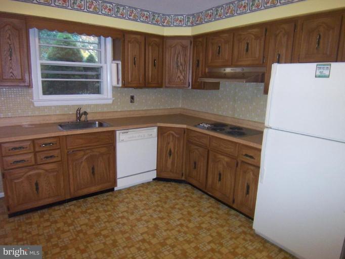 10517 Vista Road Columbia, MD 21044 - Photo 6 of 10 Kitchen