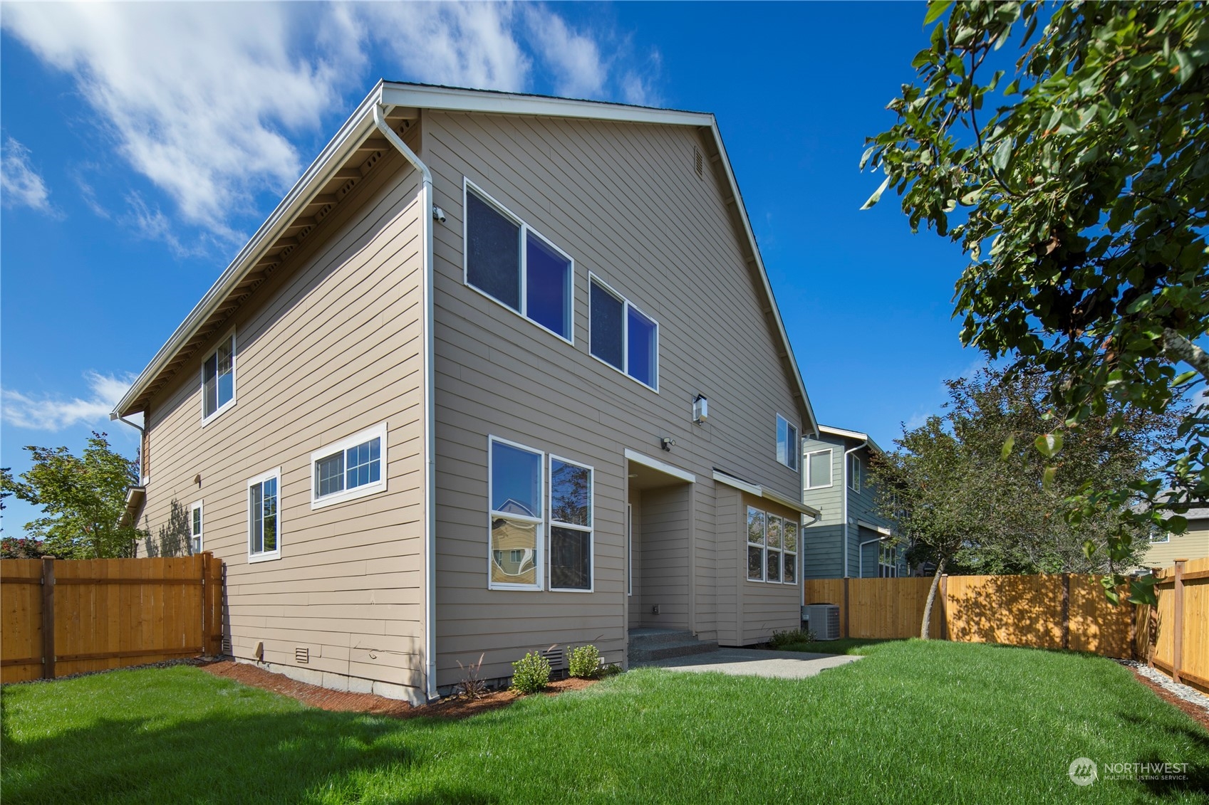 754 Hoquiam Place Northeast Renton, WA 98059 - Photo 4 of 40 Gallery Image 4