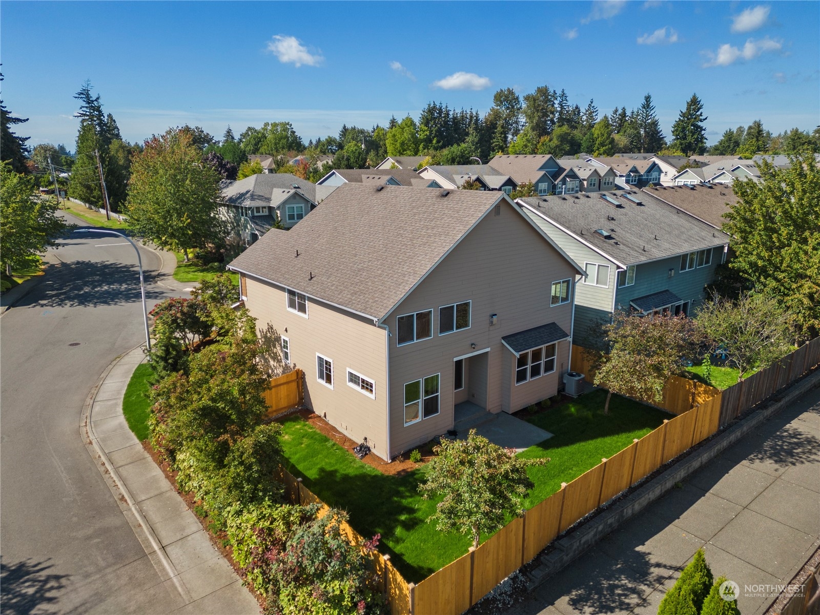 754 Hoquiam Place Northeast Renton, WA 98059 - Photo 7 of 40 Gallery Image 7