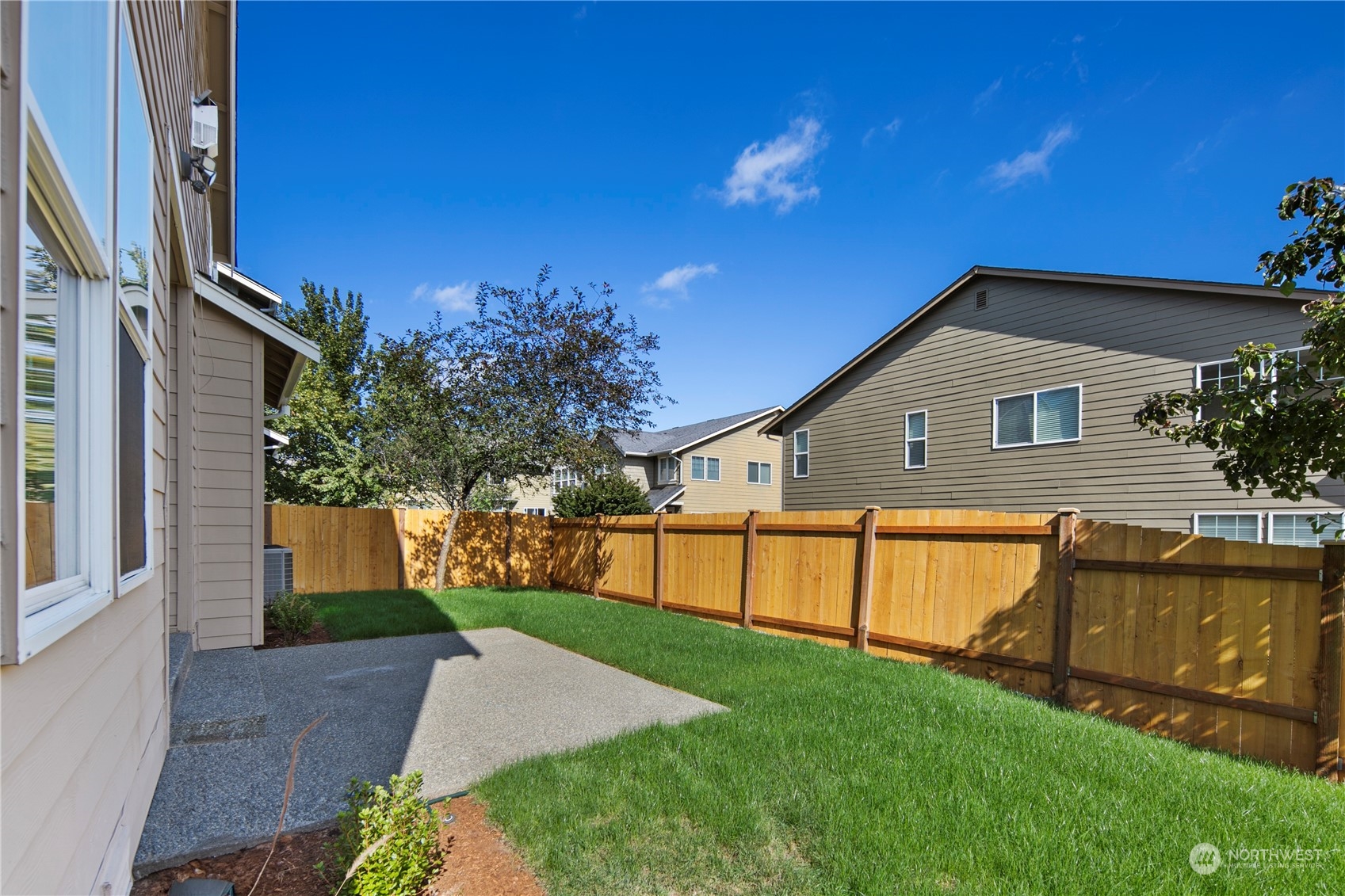 754 Hoquiam Place Northeast Renton, WA 98059 - Photo 8 of 40 Gallery Image 8