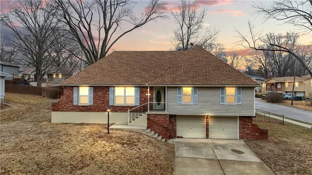 $340,000 | 422 Southwest Sunset Drive, Lee's Summit, MO 64081
