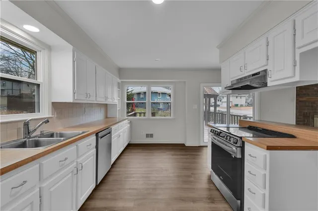 $340,000 | 422 Southwest Sunset Drive, Lee's Summit, MO 64081