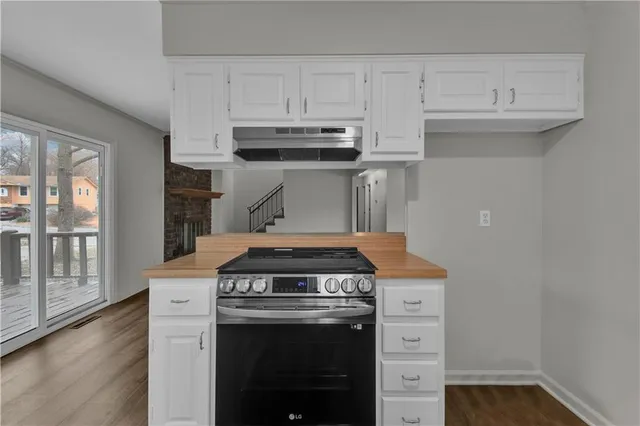 $340,000 | 422 Southwest Sunset Drive, Lee's Summit, MO 64081