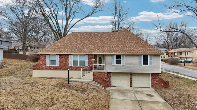 $340,000 | 422 Southwest Sunset Drive, Lee's Summit, MO 64081