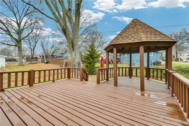 $340,000 | 422 Southwest Sunset Drive, Lee's Summit, MO 64081