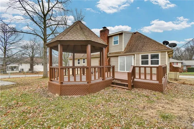 $340,000 | 422 Southwest Sunset Drive, Lee's Summit, MO 64081