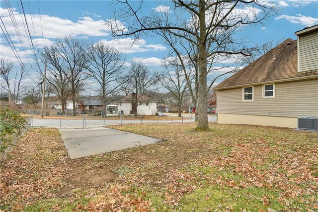 $340,000 | 422 Southwest Sunset Drive, Lee's Summit, MO 64081