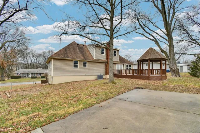 $340,000 | 422 Southwest Sunset Drive, Lee's Summit, MO 64081