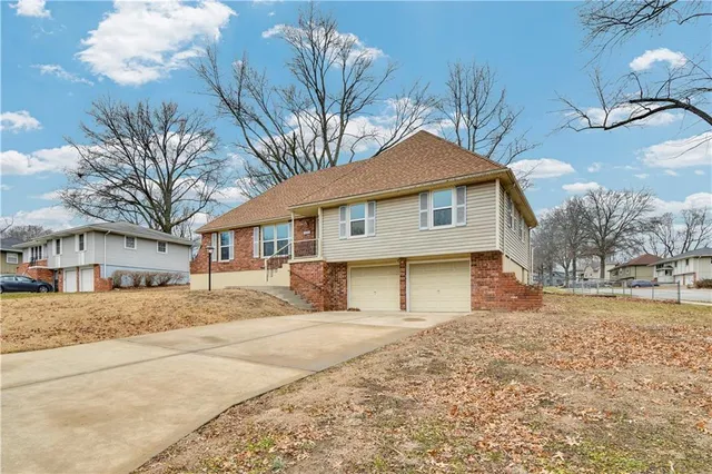 $340,000 | 422 Southwest Sunset Drive, Lee's Summit, MO 64081