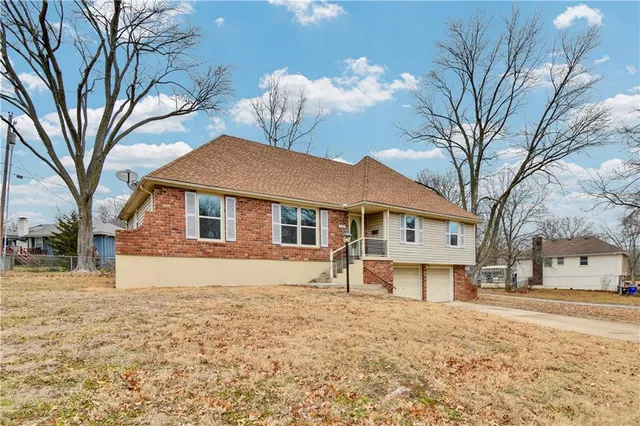 $340,000 | 422 Southwest Sunset Drive, Lee's Summit, MO 64081