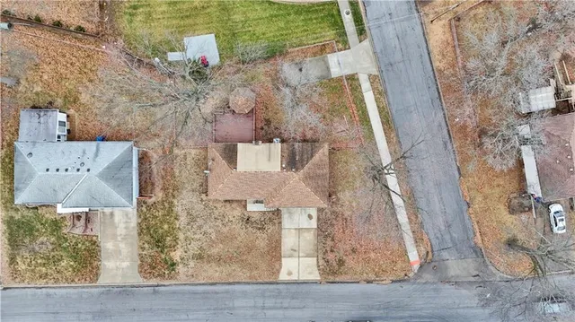 $340,000 | 422 Southwest Sunset Drive, Lee's Summit, MO 64081