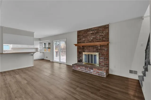 $340,000 | 422 Southwest Sunset Drive, Lee's Summit, MO 64081