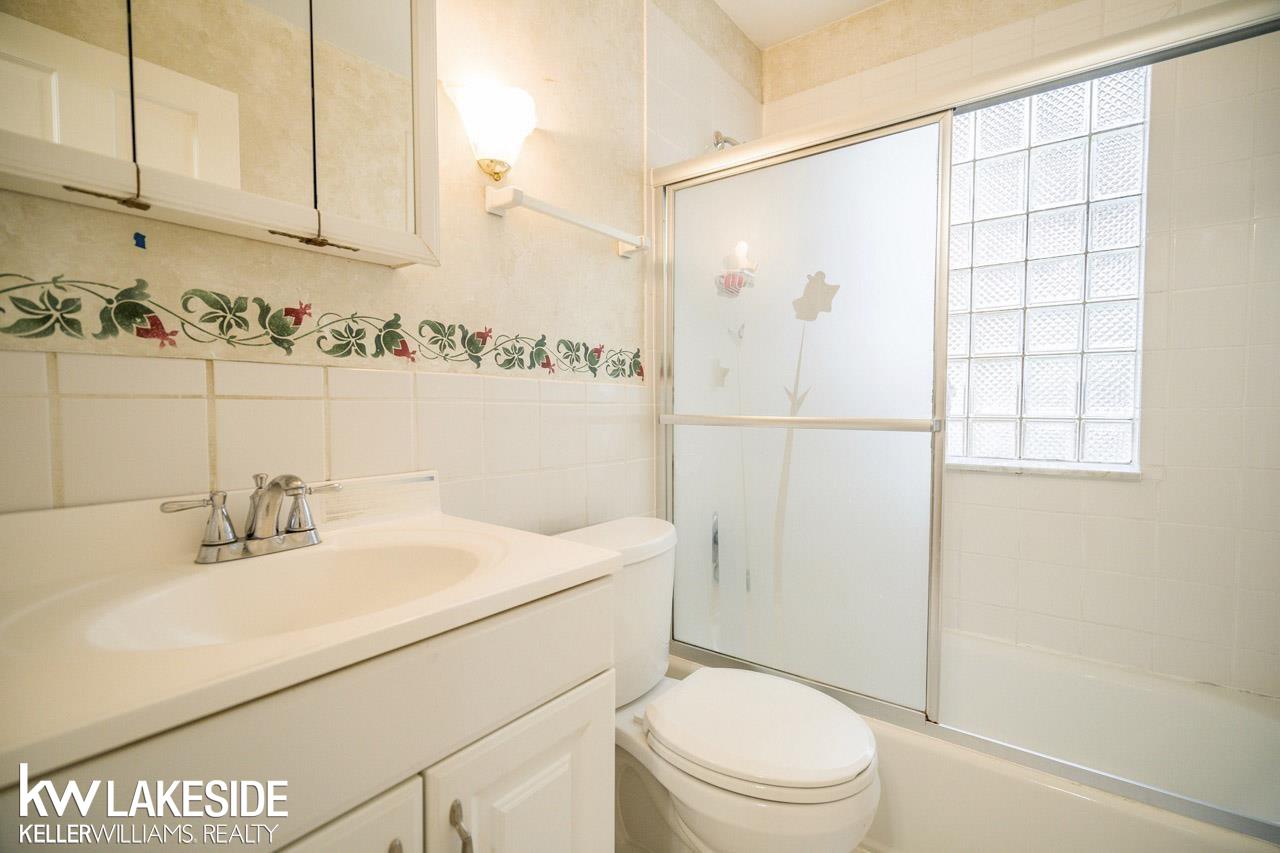 1833 Hampton Road Grosse Pointe, MI 48236 - Photo 25 of 45 50041700-24.JPG