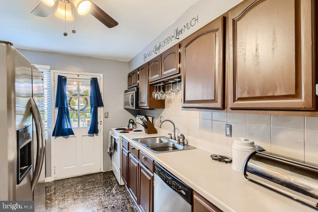 1806 Hillenwood Road Baltimore, MD 21239 - Photo 6 of 27 Kitchen