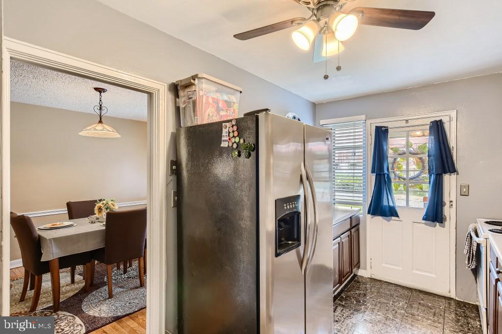 1806 Hillenwood Road Baltimore, MD 21239 - Photo 7 of 27 Kitchen
