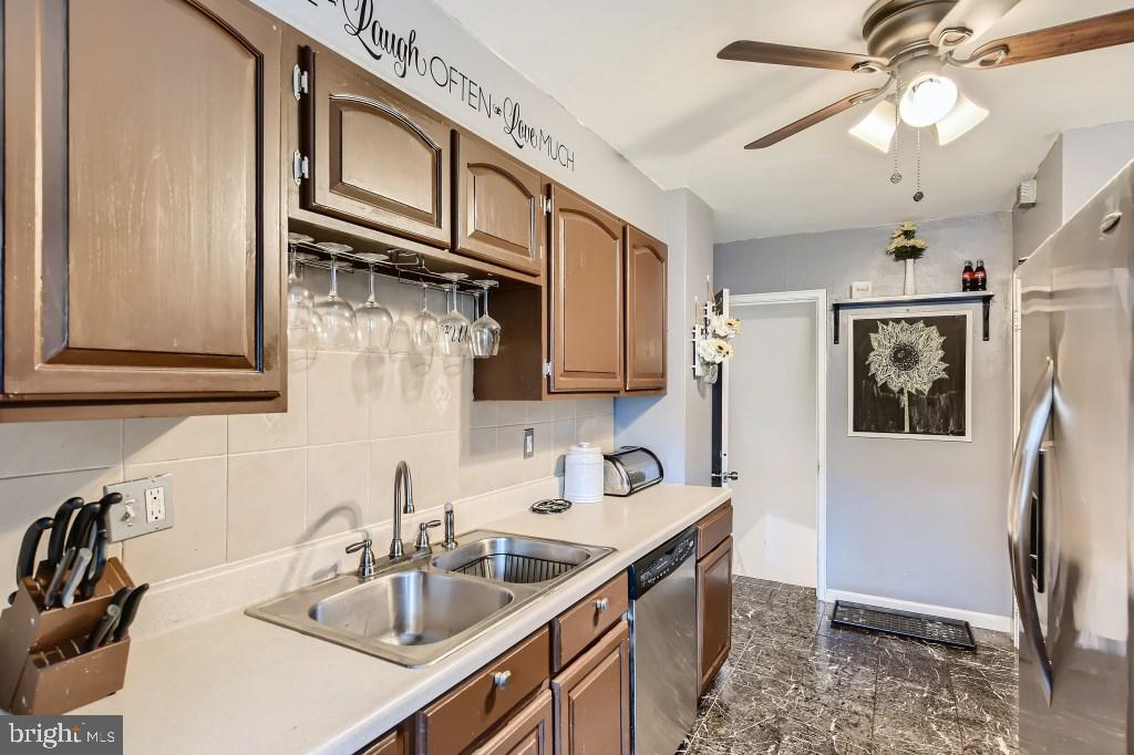 1806 Hillenwood Road Baltimore, MD 21239 - Photo 8 of 27 Kitchen