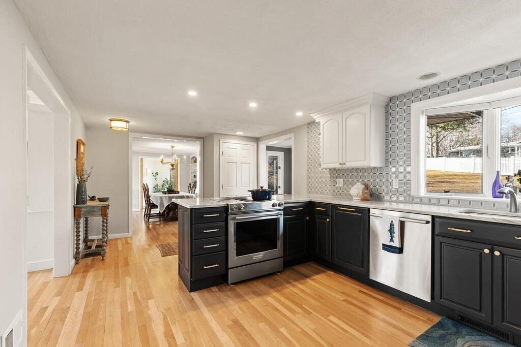 67 Walnut Road Swampscott, MA 01907 - Photo 8 of 32 Gallery Image 8