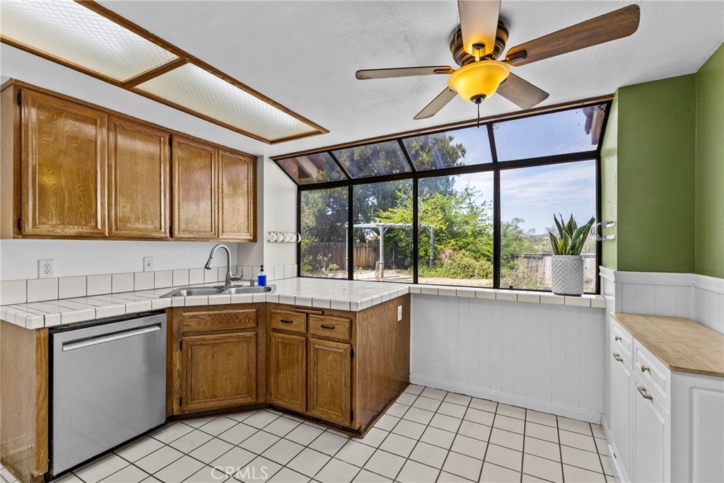 1034 Bridle Path Way Oceanside, CA 92057 - Photo 8 of 41