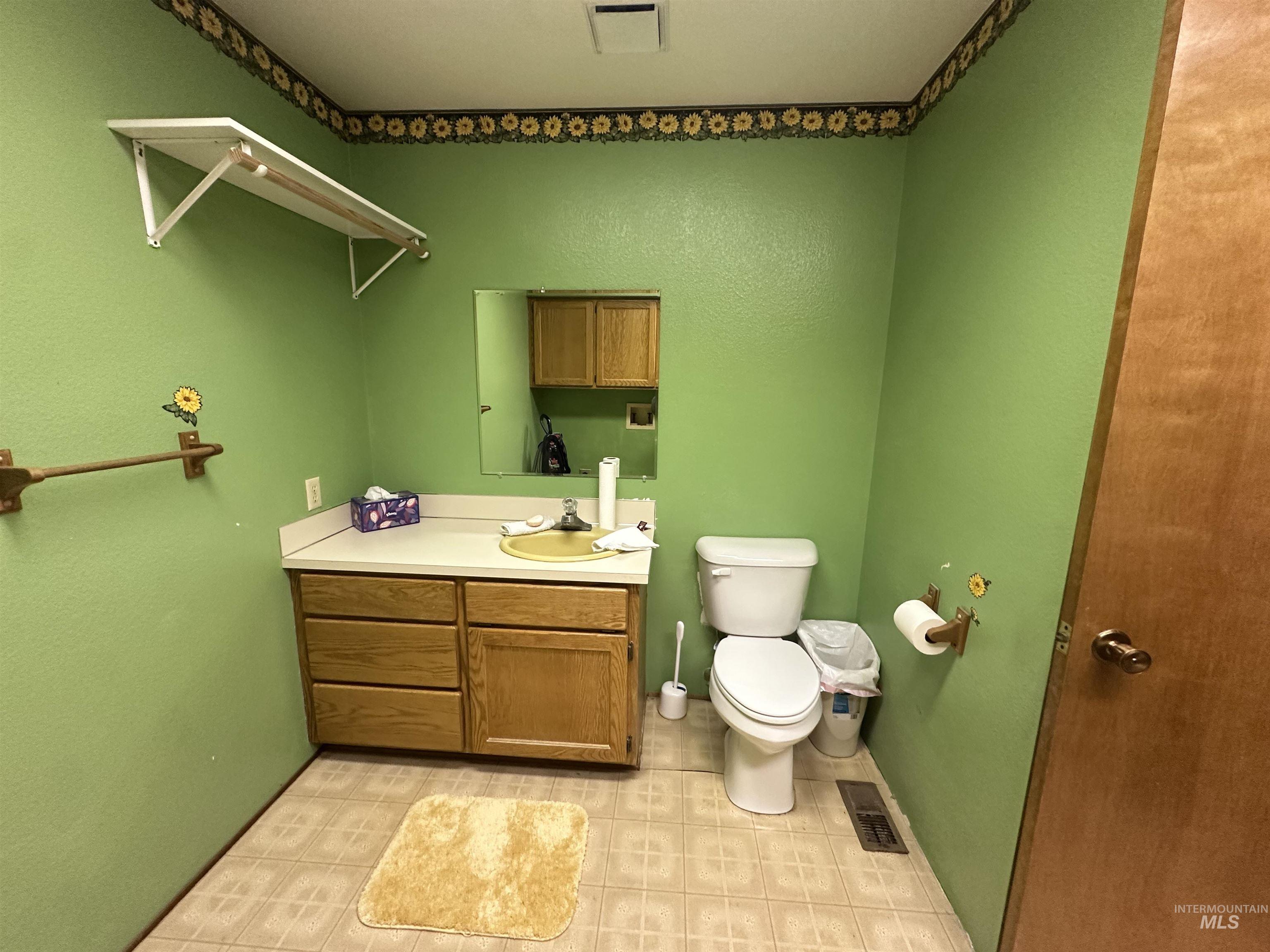 811 Florence Avenue Craigmont, ID 83523 - Photo 14 of 48 Bathroom featuring vanity and toilet