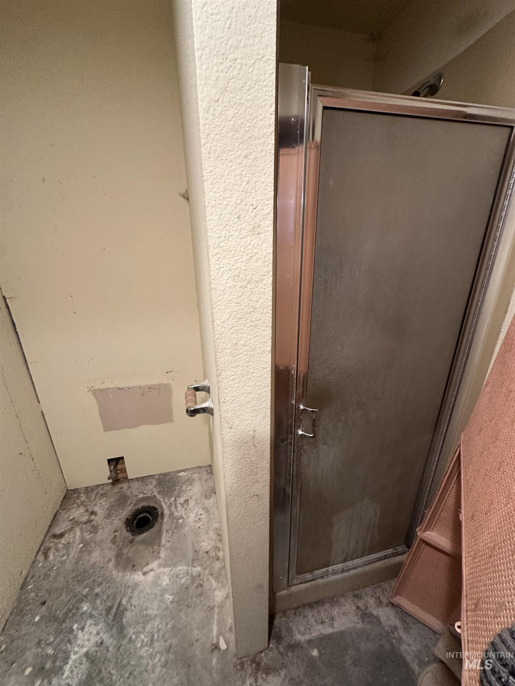811 Florence Avenue Craigmont, ID 83523 - Photo 19 of 48 Full bath featuring a shower stall