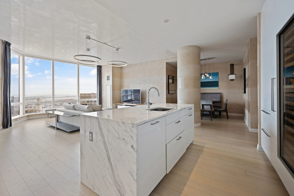 1 Franklin Street, Unit 5204 Boston, MA 02110 - Photo 2 of 40 a large white kitchen with a large window