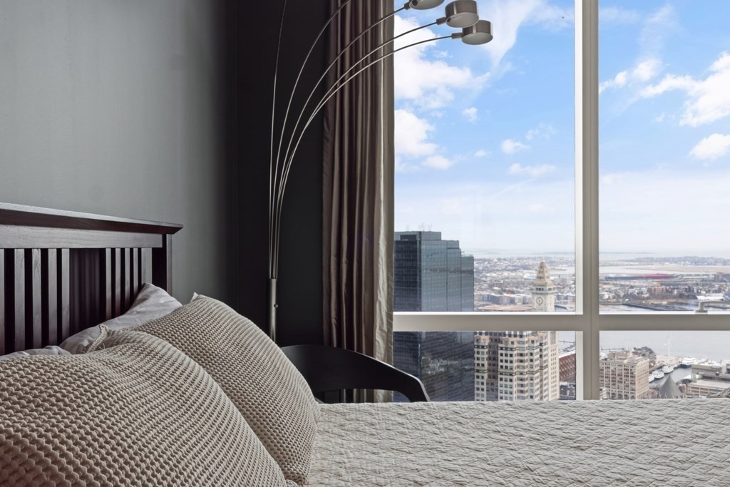 1 Franklin Street, Unit 5204 Boston, MA 02110 - Photo 25 of 40 a bedroom with a bed and glass window