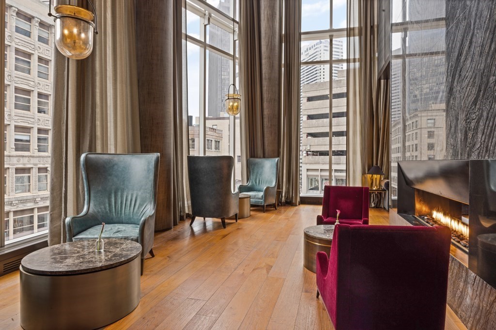 1 Franklin Street, Unit 5204 Boston, MA 02110 - Photo 32 of 40 a living room with furniture and a window