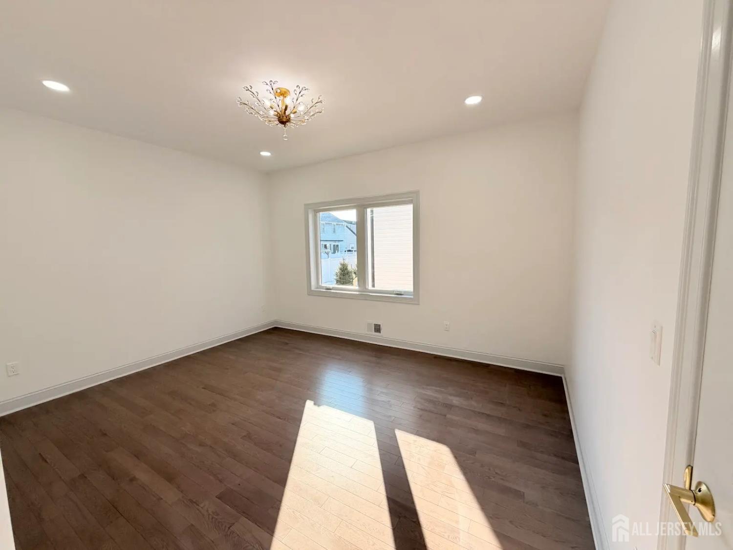 46 Foyer Street Edison, NJ 08817 - Photo 11 of 12