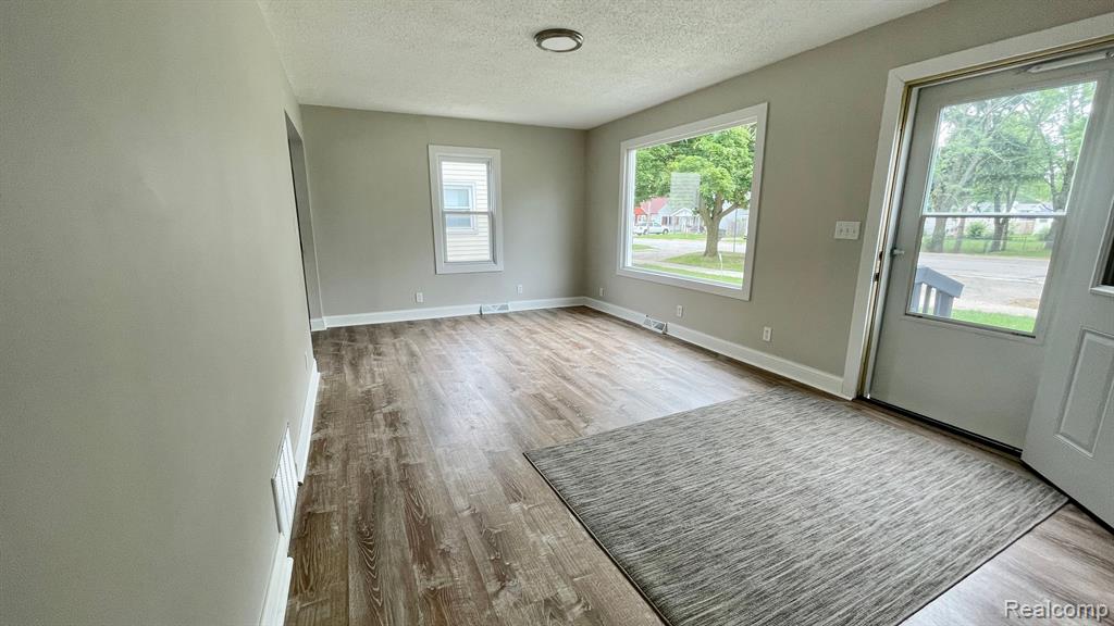2216 East Judd Road Burton, MI 48529 - Photo 10 of 30
