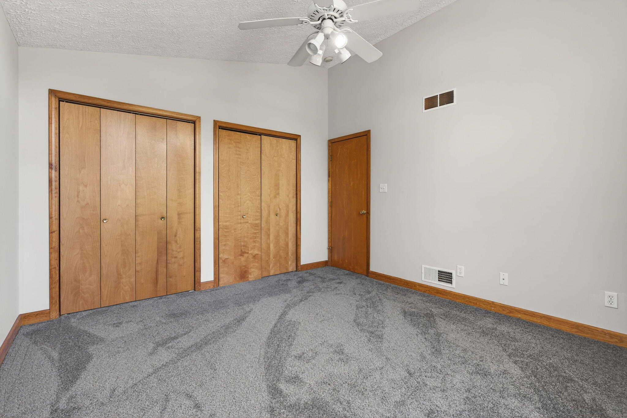 2447 Joseph Avenue Portage, IN 46368 - Photo 18 of 33 a view of a livingroom with a chandelier fan