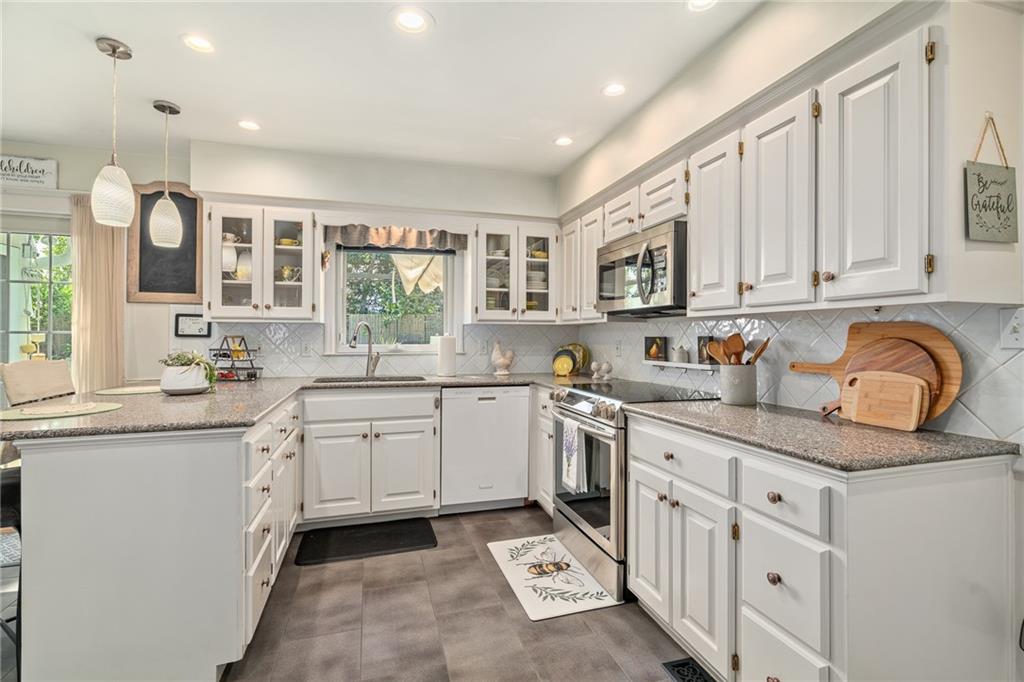 9416 Wenonga Road Leawood, KS 66206 - Photo 16 of 54