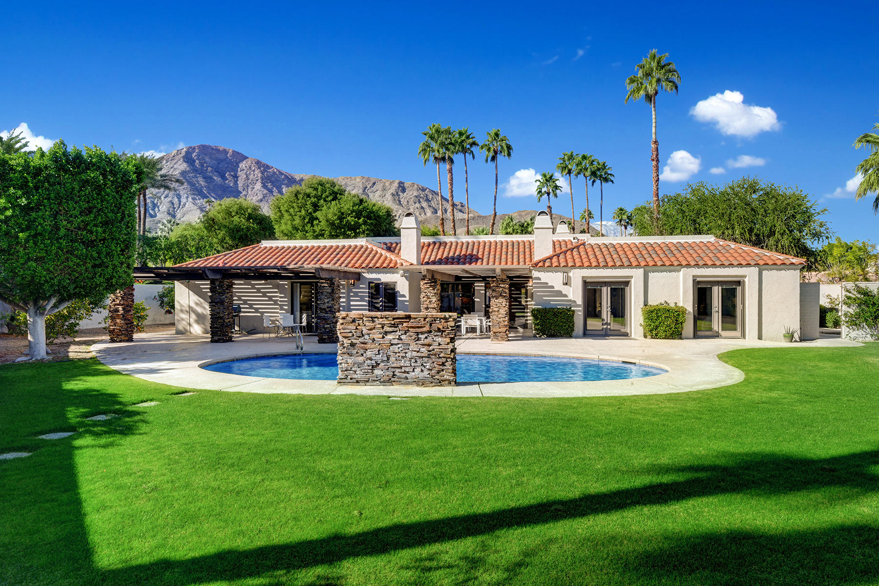 4 Boothill Circle Rancho Mirage, CA 92270 - Photo 4 of 55 a front view of house with a garden and patio