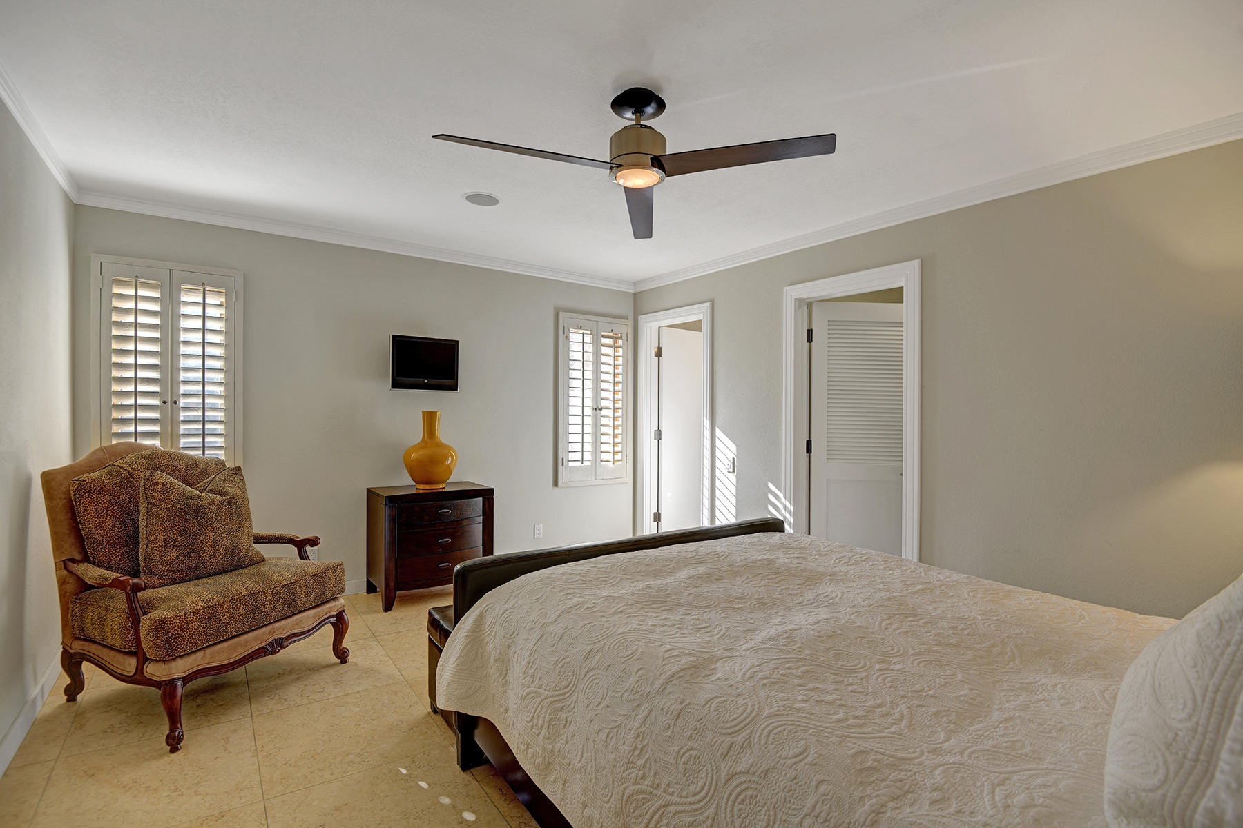 4 Boothill Circle Rancho Mirage, CA 92270 - Photo 47 of 55 a spacious bedroom with a bed and couch