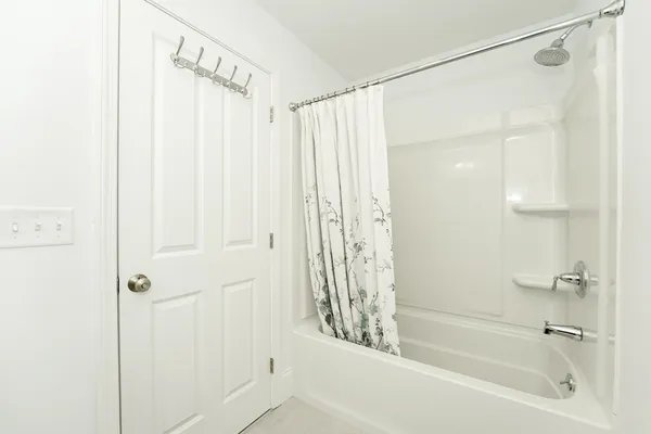 $4,850 | 18 Cleary Circle, Unit 18, Norfolk, MA 02056